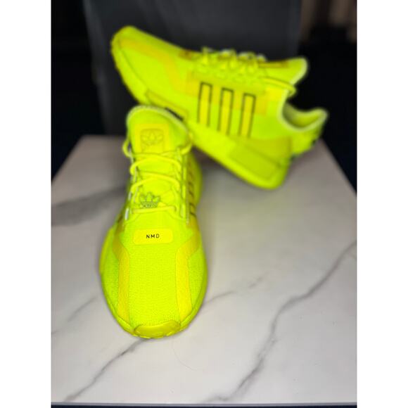 Adidas NMD R1 V2 Solar Yellow Size 5.5 Y in Excellent Condition!! - Picture 3 of 7